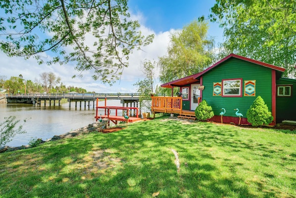 Chiloquin Vacation Rental | 1BR | 1BA | 350 Sq Ft | 3 Steps Required