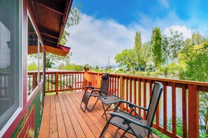 Deck | River View | Single-Story Cabin | Kayak & Canoe Rentals On-Site