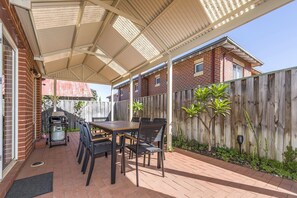 Courtyard/BBQ Area