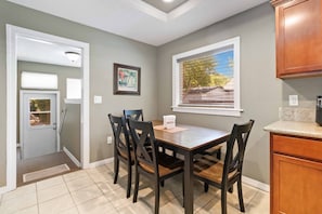 Seating for all at the dining table (4 chairs + bench)