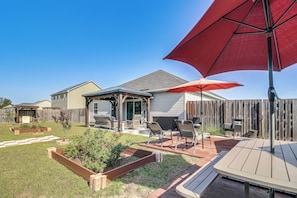Property Exterior | Private Backyard