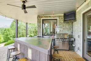 Outdoor Kitchen | Weber Smoker | Blackstone Grill