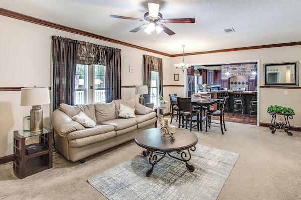 Eastover Vacation Rental | 3BR | 2BA | 1,900 Sq Ft | 6 Steps Required
