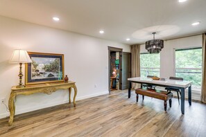 Dining Area | Dishware/Flatware Provided | Main Floor