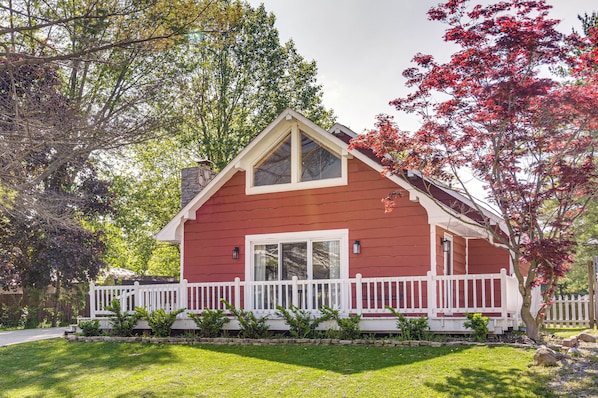 Cicero Vacation Rental | 3BR | 2BA | 4 Steps to Enter | 1,316 Sq Ft