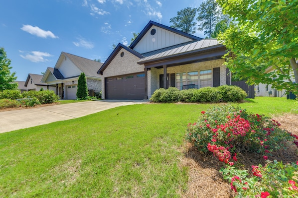 Auburn Vacation Rental | 3BR | 2BA | 1,800 Sq Ft | 1 Step Required