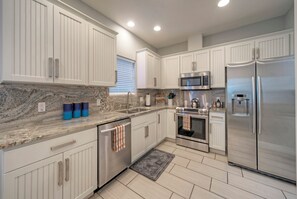 Fully equipped kitchen. (Villa La Isla)