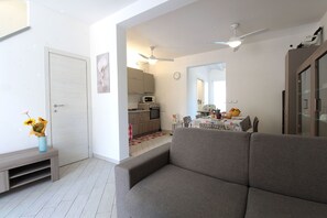 Autumn, Living Room, Spring, Summer