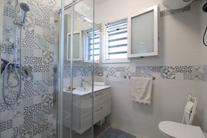 Autumn, Bathroom, Spring, Summer
