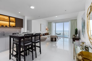 Coastal holiday rental with uninterrupted sea and Palm Jumeirah views in Emaar Beachfront
