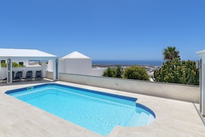 hetaed pool