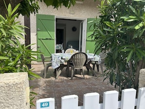 屋外ダイニングエリア