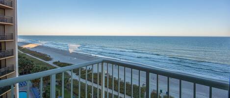 2. Oceanfront Deluxe One Bedroom King Suite