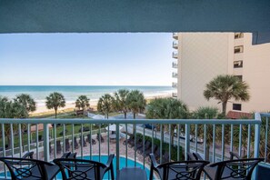 6. Oceanfront One Bedroom King Suite
