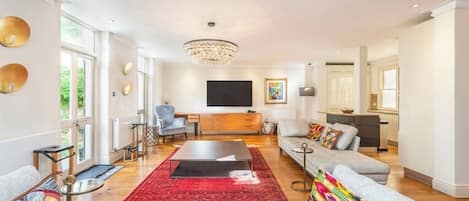Large and bright living room