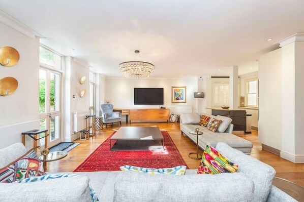 Large and bright living room
