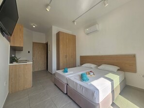 Option of 2x single beds or one double bed.