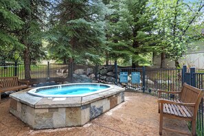 Bain à remous extérieur