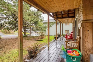 Front Deck space with seating
