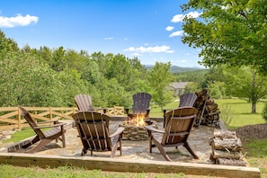 Wood burning fire pit