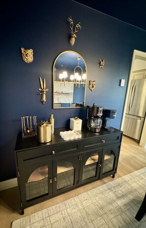 Start your mornings right with our fully stocked coffee and espresso bar! Whether you're a casual coffee drinker or a true espresso enthusiast, you'll find everything you need to craft your perfect cup. Our setup includes:
Keurig machine with a variety of K-Cups (regular, flavored)
Drip coffee maker with filters & ground coffee
Assortment of creamers and sugars
Variety of m...