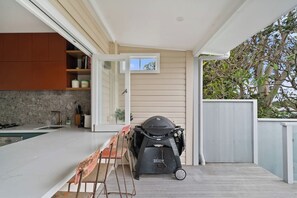 Slide open the kitchen servery and let the breeze carry the conversation through—this is alfresco living at its best.

