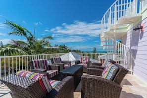 Lounge Area