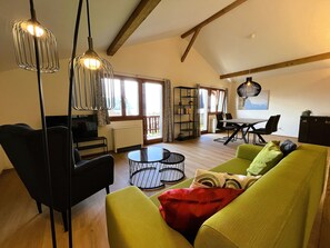 Wohnzimmer / Esszimmer