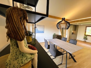 Blick Wohnzimmer zur Küche