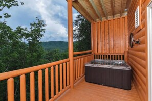 Sherwood Love To See You Again's bubbling hot tub