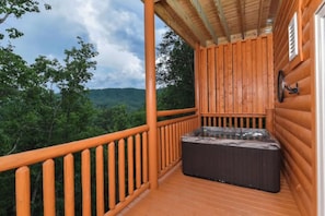 Sherwood Love To See You Again's bubbling hot tub