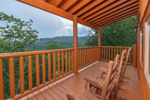 Sherwood Love To See You Again's spacious decks