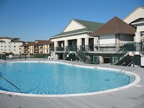 Islander Villas Pool - Oceanfront