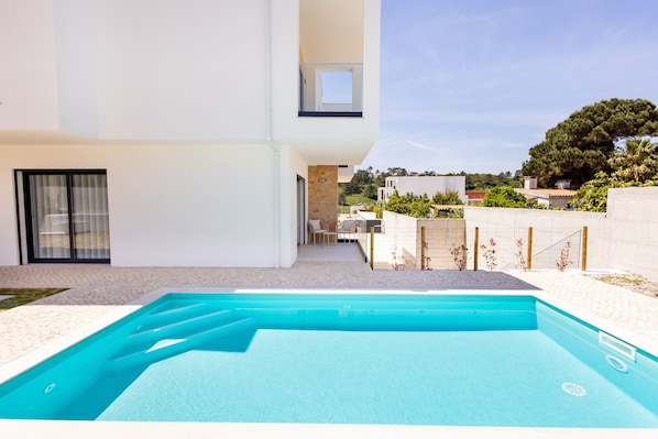 Encanto da Foz : T3 avec piscine privée, près de la plage et du lagon. Confort, intimité et emplacement idéal pour des vacances à Foz do Arelho.