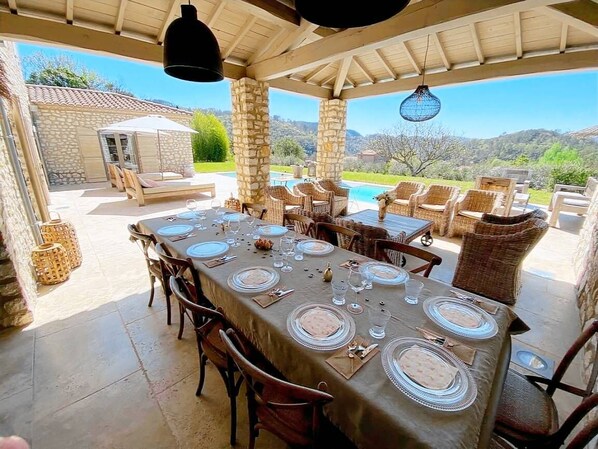 Outdoor dining