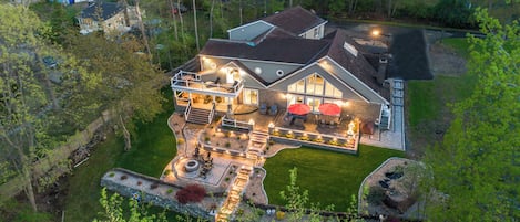 Your Dream Vacation Stars Here!
Feel Nature, Live Luxury. By the Lake