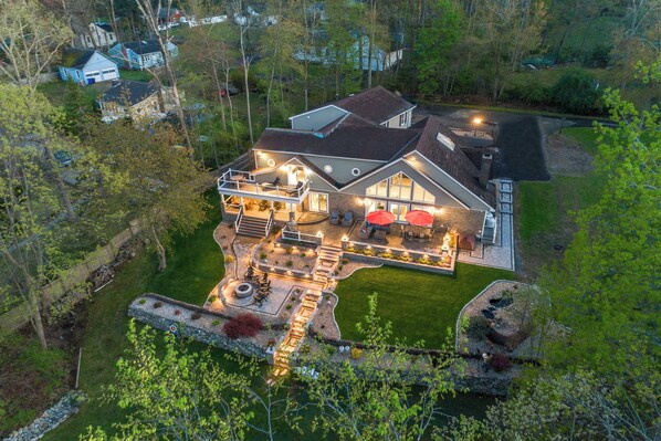 Your Dream  Vacation Stars Here!
Feel Nature, Live Luxury. By the Lake