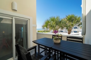 Outdoor Dining for 4