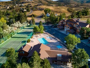 Lakeside Village Community Pickleball and Tennis Courts