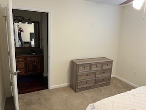 Masterbed/bath