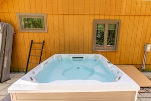 4- person hot tub!