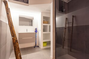 Bath (1)