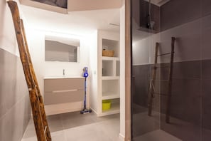Bath (1)