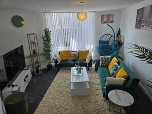 A brighter colour living
Well decorated and comfortable. 