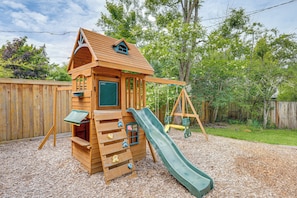Large Fenced Yard | Play Area