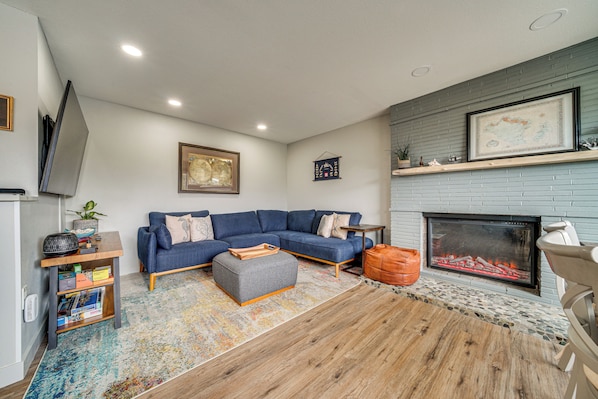 Seattle Vacation Rental | 2BR | 1BA | Stairs Required | 800 Sq Ft