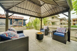 Shared Backyard | Fire Pit | Outdoor Seating