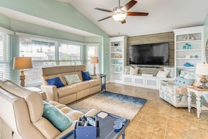 Living Room | Smart TV w/ Cable | Free WiFi | Central Heat & A/C