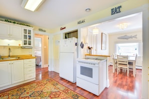 Kitchen | Drip & Keurig Coffee Makers | Dishwasher | Toaster