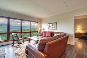 Living Room | Smart TV | Wood-Burning Fireplace